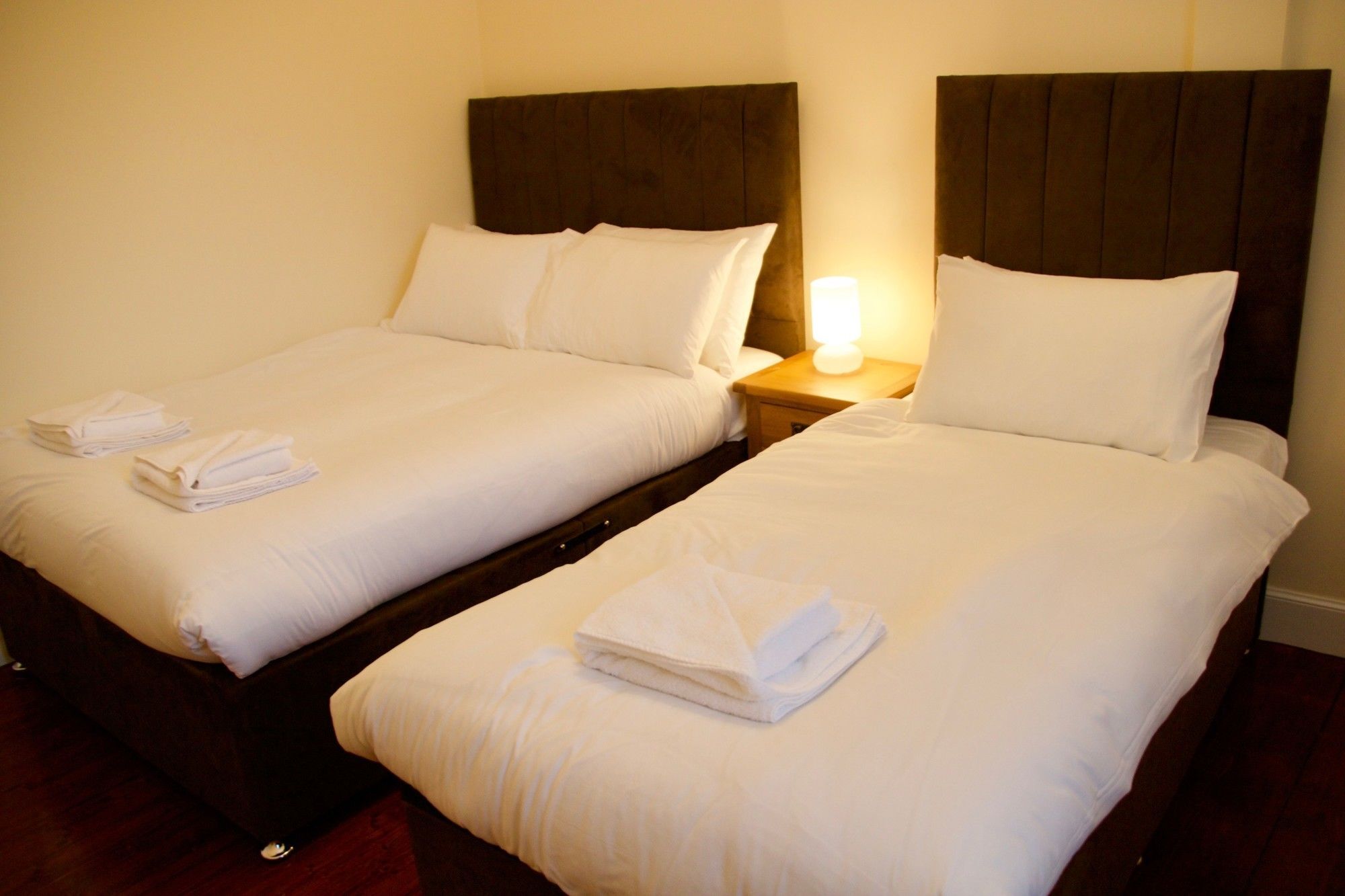 2 Bedroom Flat Off Leith Walk Accommodates 7 Edinburgh Exterior photo