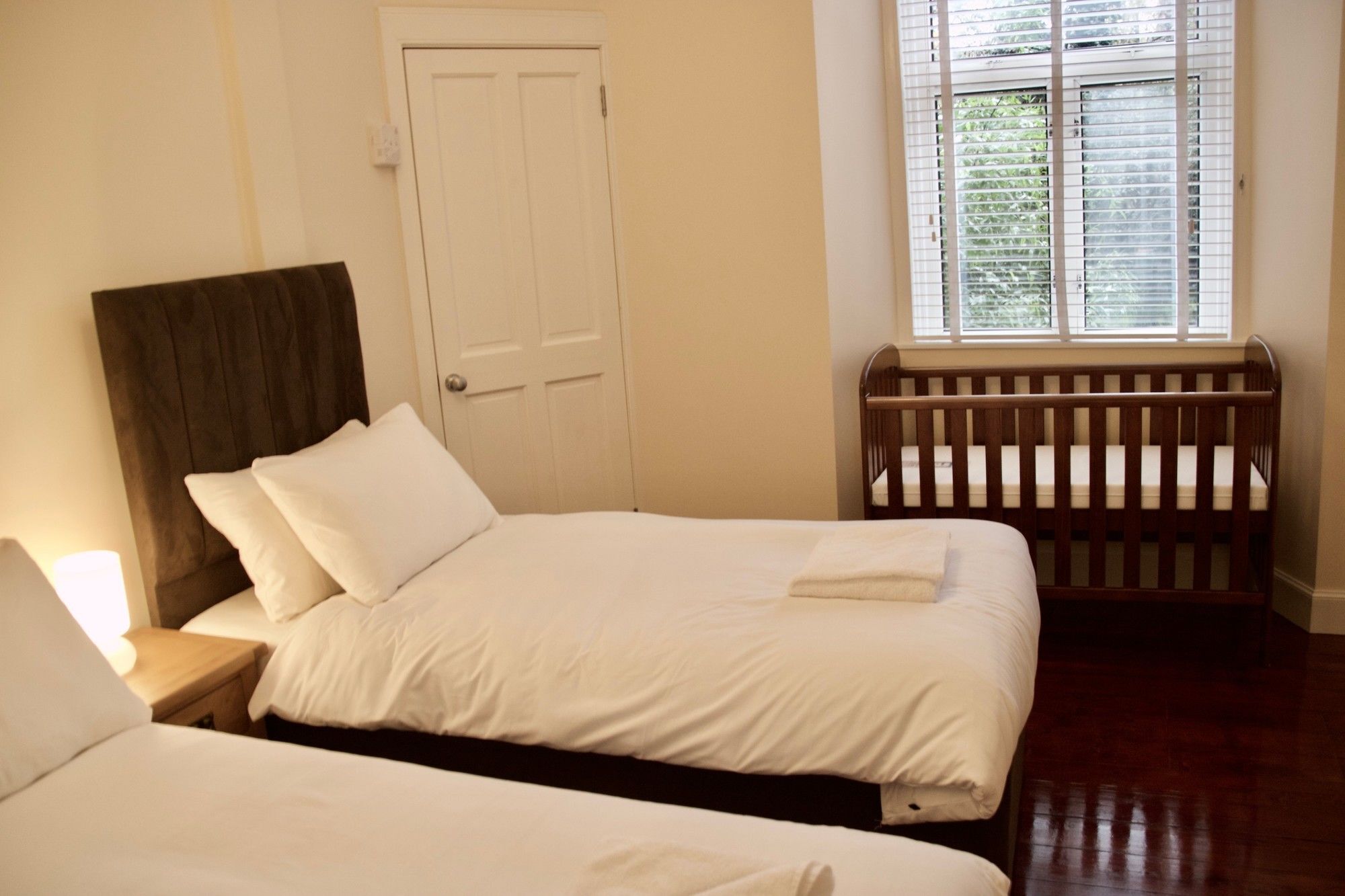 2 Bedroom Flat Off Leith Walk Accommodates 7 Edinburgh Exterior photo